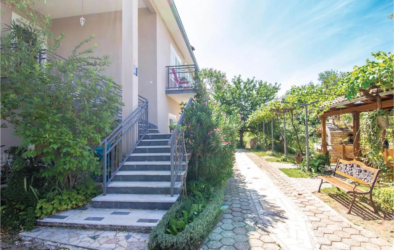 Beautiful Apartment In Modrusani With Wifi