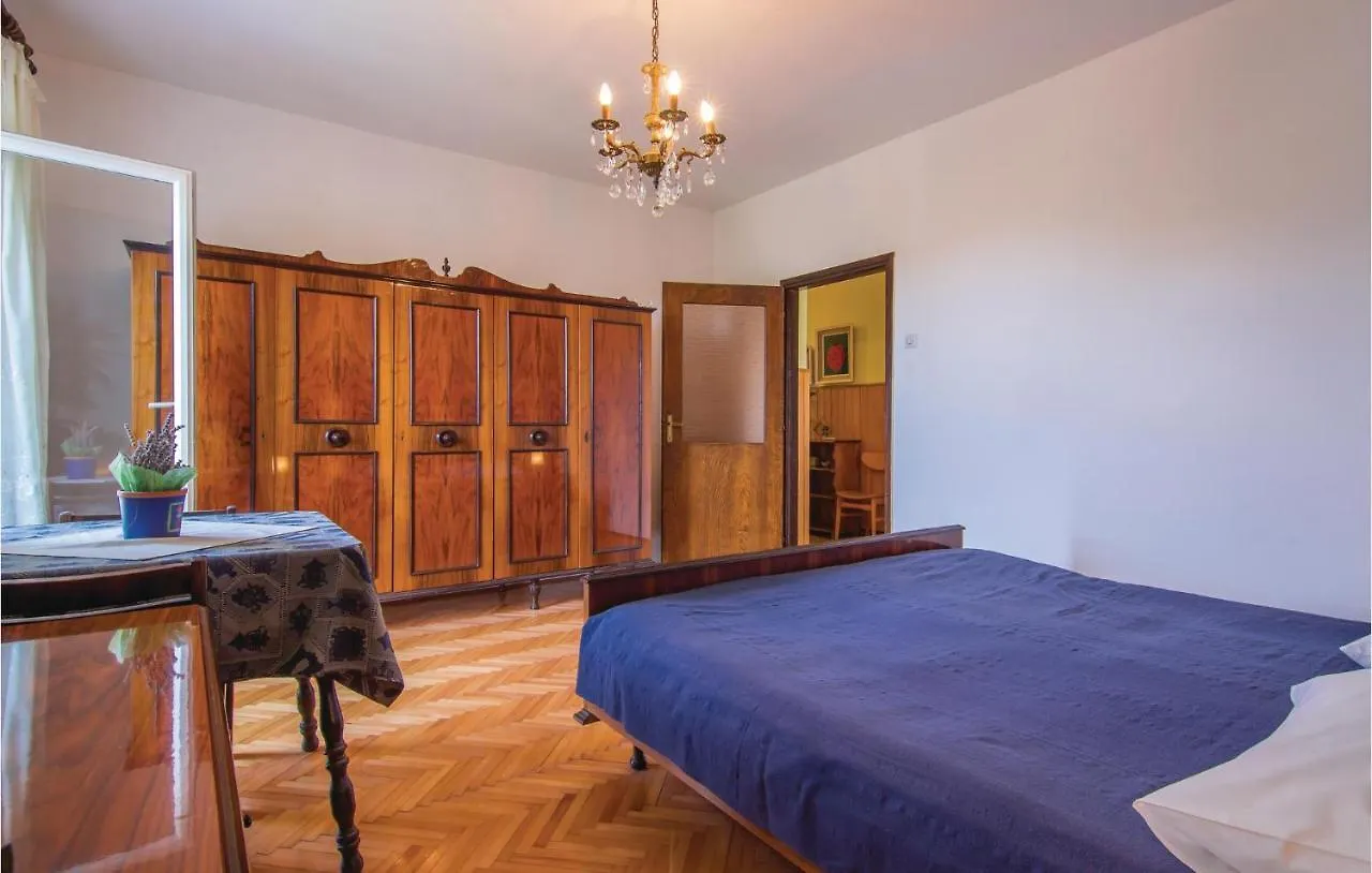 Beautiful Apartment In Modrusani With Wifi